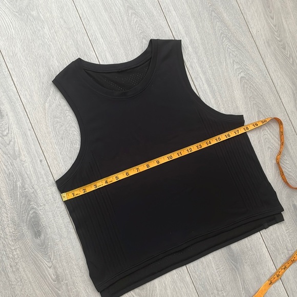 𝅺LULULEMON Train to be Tank in Black - Picture 10 of 16